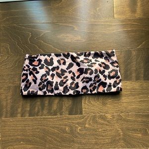 Never Worn, cheetahs prints